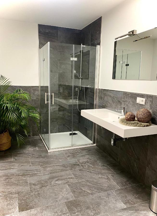 Arlberg Kristall Appartements Dalaas Bagian luar foto